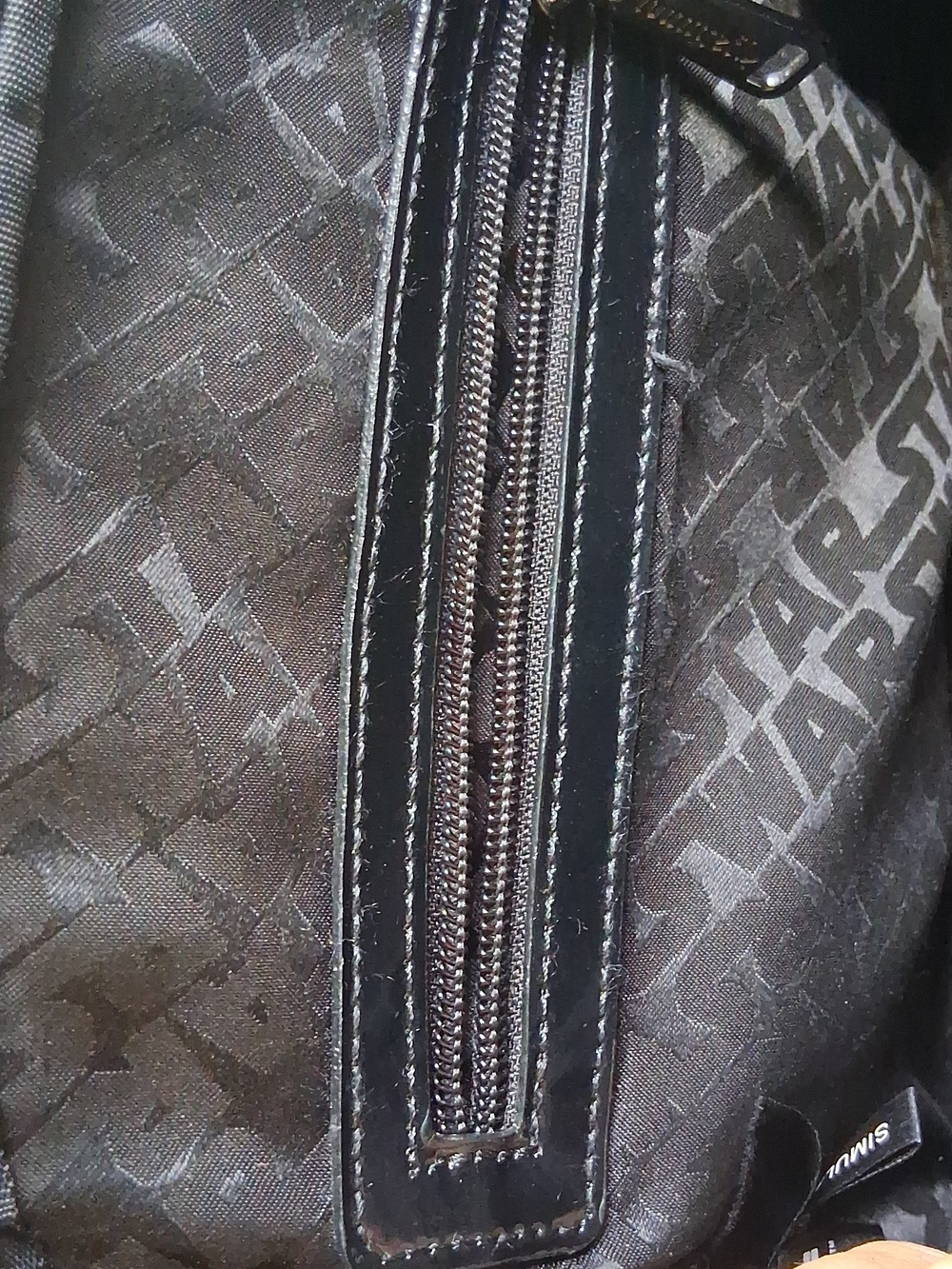 Star Wars Black Loungefly Empire Handbag. - Picture 3 of 3